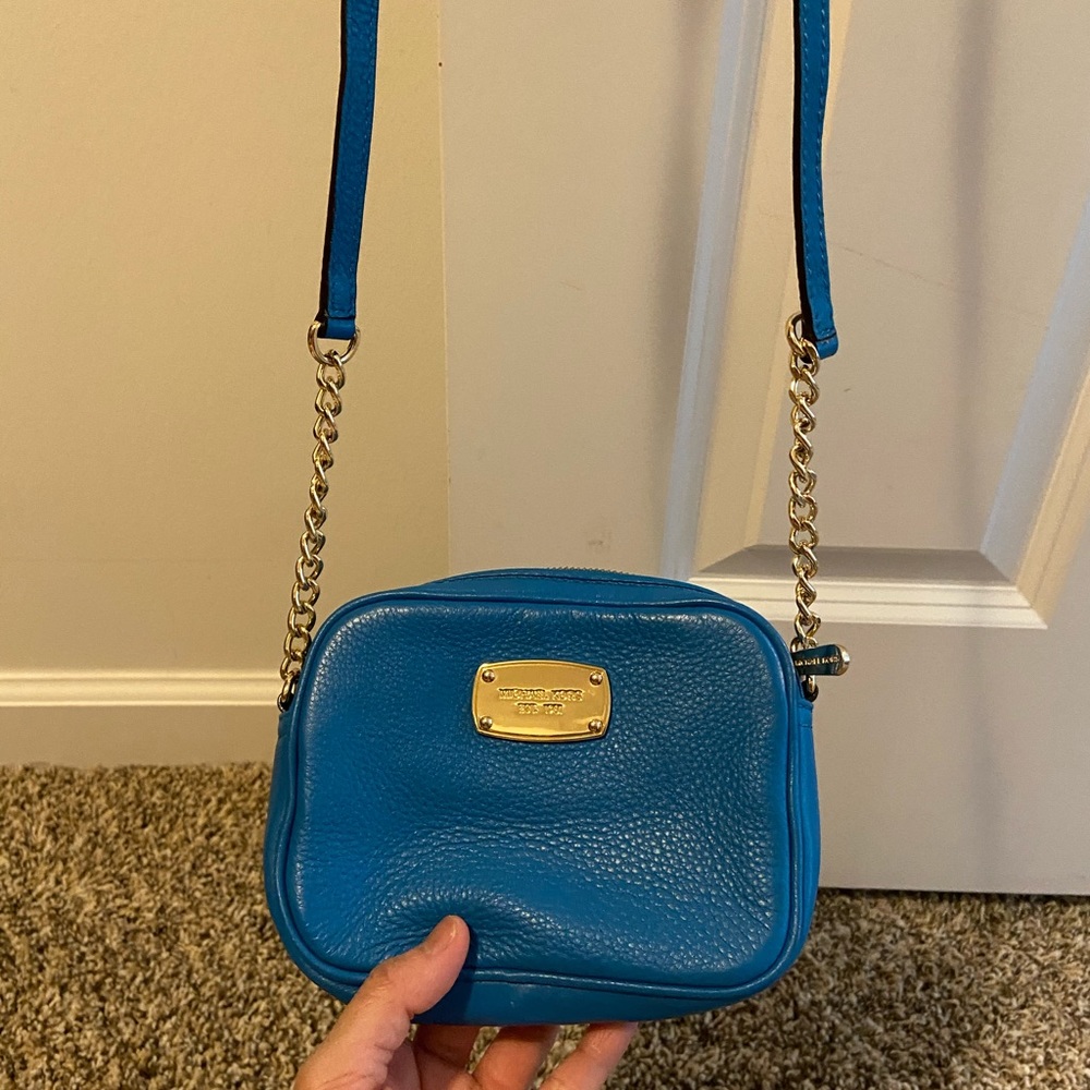 ⭐️ Michael Kors Crossbody Bag 💙